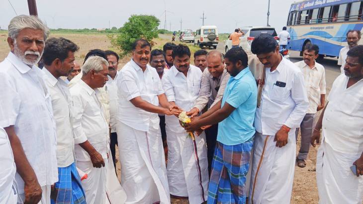 புதிய பயணியர் நிழற்குடை அமைக்கும் பணி துவக்கம்!
