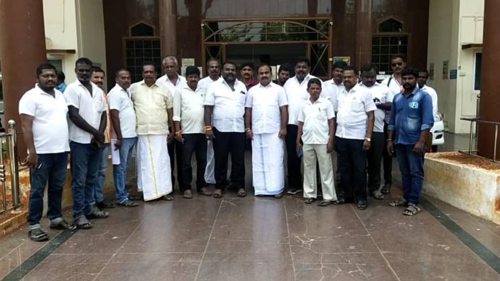 தூத்துக்குடியில் டாஸ்மார்க் கடைகளை மூடக்கோரி பாஜகவினர் மாவட்ட ஆட்சியரிடம் மனு!